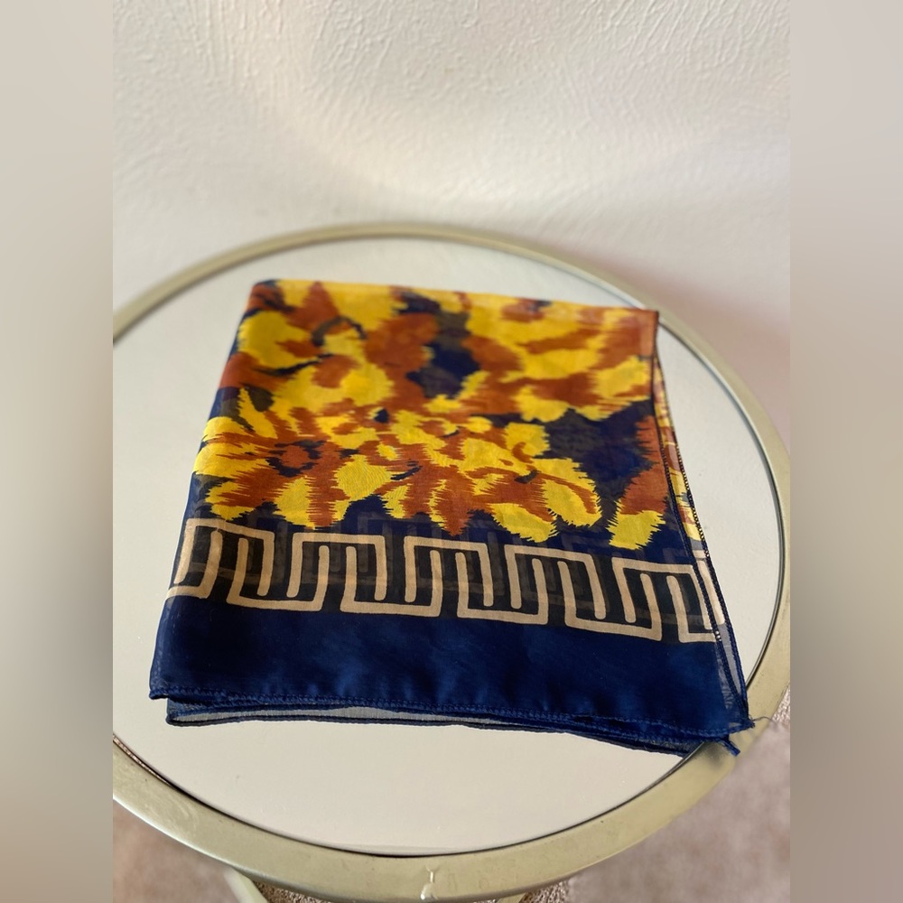 Beautiful Scarf - Picture 2 of 8